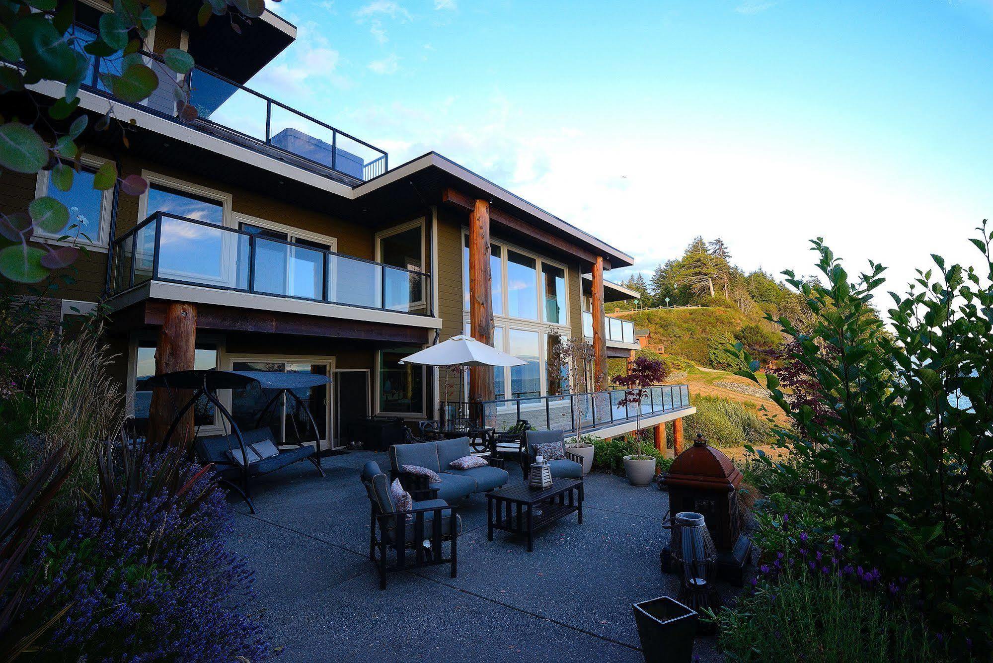 Points West Oceanfront Resort Sooke Exteriér fotografie